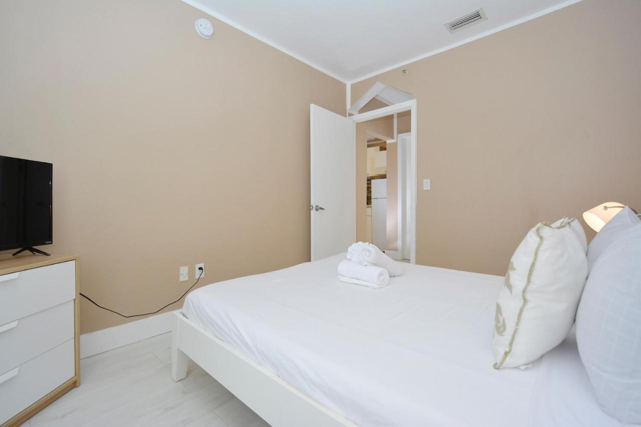 Ocean Drive Beach Apartments 마이애미 비치 외부 사진